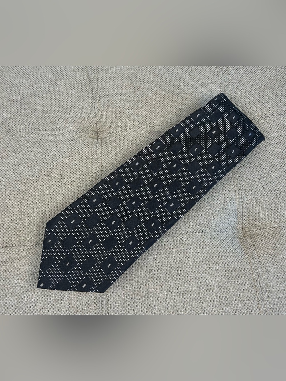 Armani Collezioni Necktie Tie 58”X3” 100% Silk Geometric Black Made in Italy